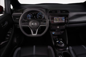 Інтер'єр Nissan Leaf 2018 — фото 2