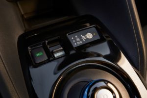 Інтер'єр Nissan Leaf 2018 — фото 20