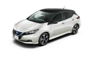 Електромобіль Nissan Leaf 2018 — колір white & black