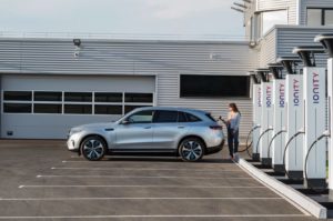Екстер'єр Mercedes-Benz EQC — фото 6
