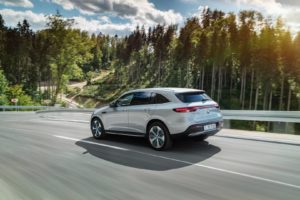 Екстер'єр Mercedes-Benz EQC — фото 10
