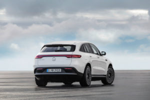 Екстер'єр Mercedes-Benz EQC — фото 13