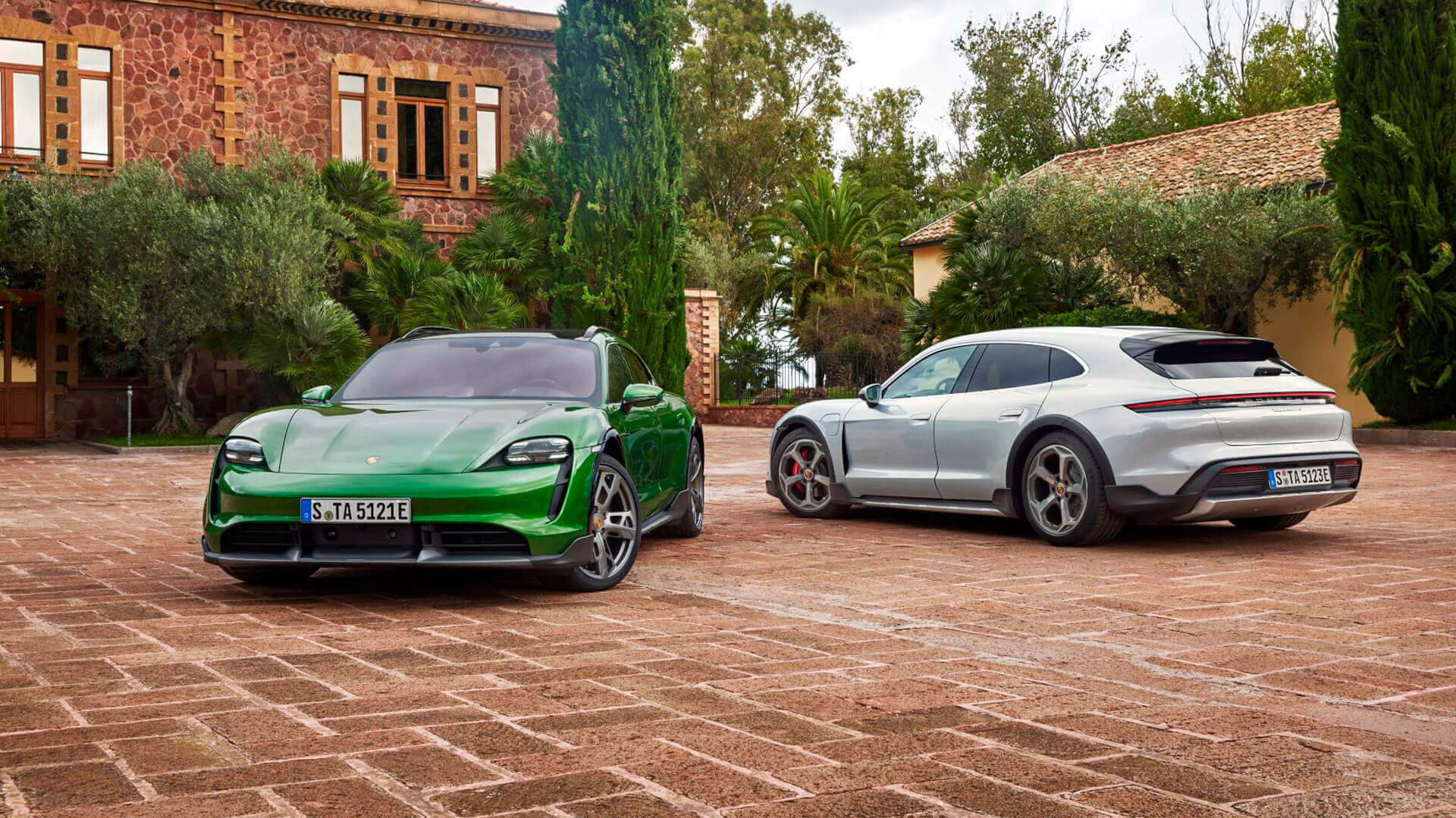 Porsche Taycan Turbo S Cross Turismo та Taycan 4S Cross Turismo